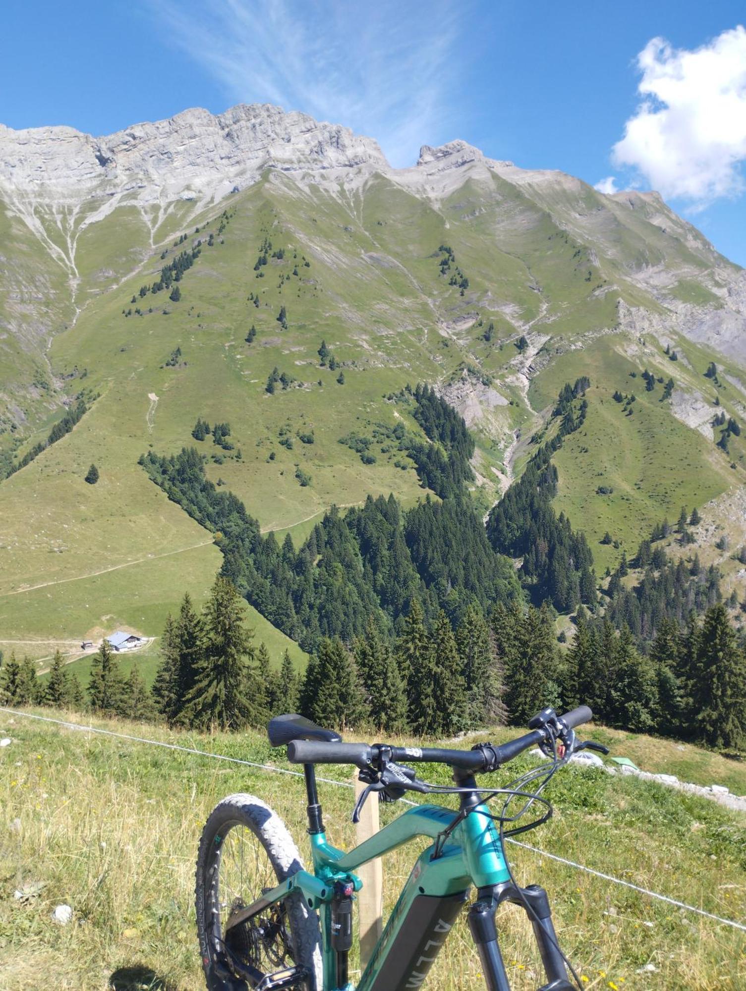 Le Gite Du Val Flumet Exteriör bild